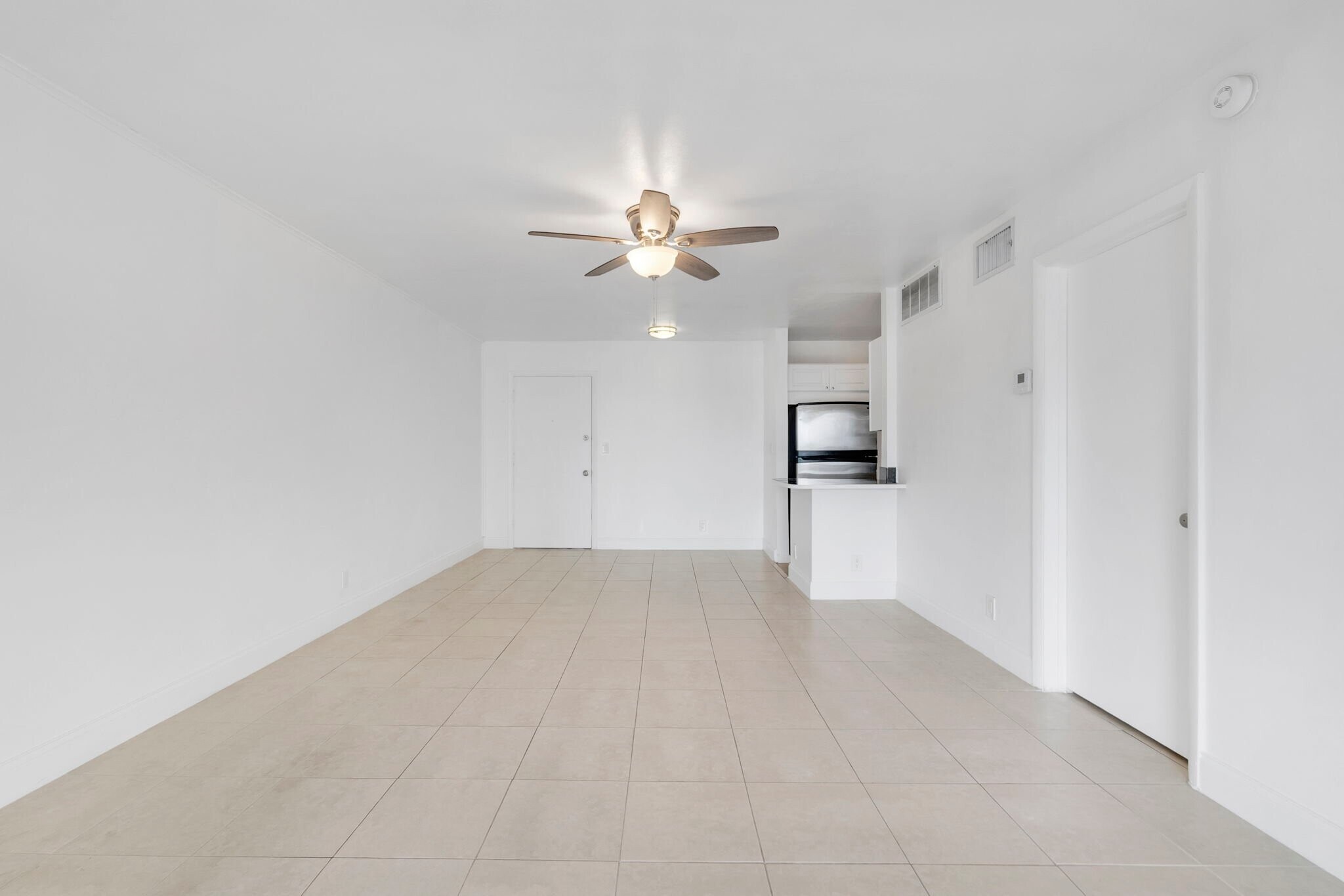 Building Photo - 3040 NE 16th Ave