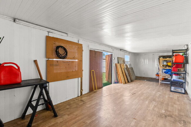 Building Photo - NEWLY RENOVATED Home For Rent in St Pete!