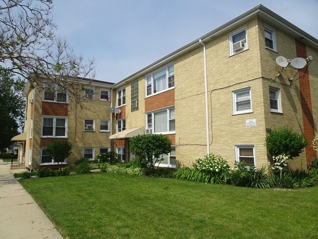 Primary Photo - 7256 W Belmont Ave