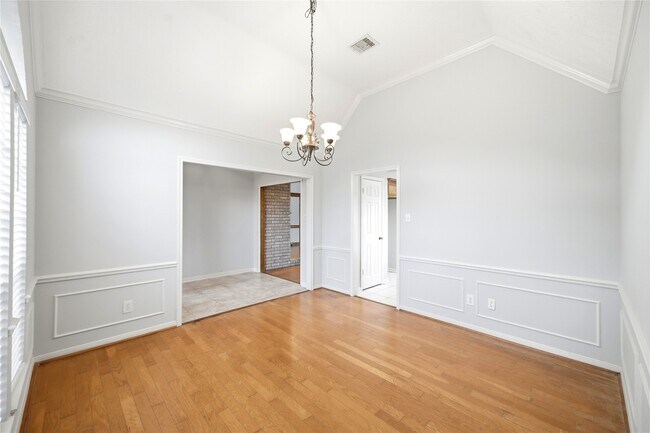 Building Photo - 15911 Moonrock Dr