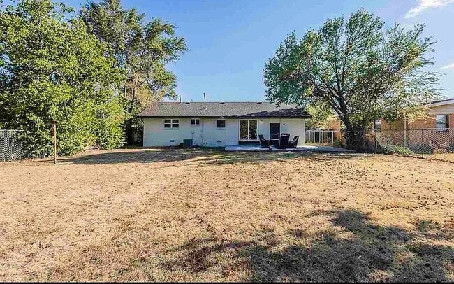 Building Photo - 4517 NW Cheyenne Ave