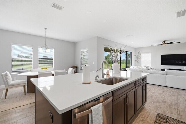 Building Photo - 6396 Roadstead Ct