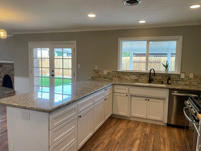 Building Photo - 8909 Dontree Way