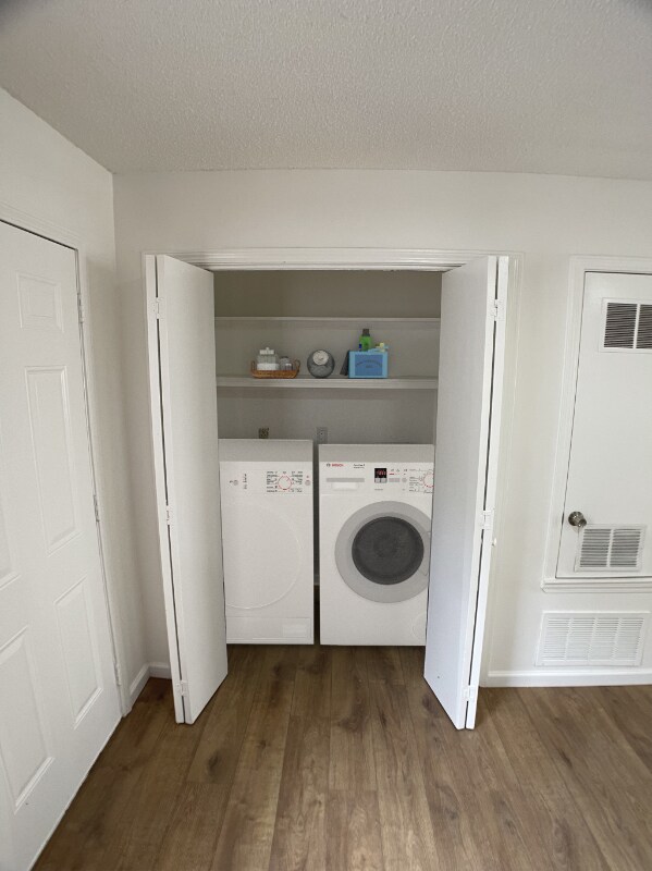 Building Photo - 2511 Bay Oaks Dr