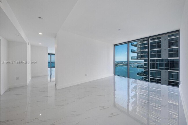 Building Photo - 700 NE 24th St