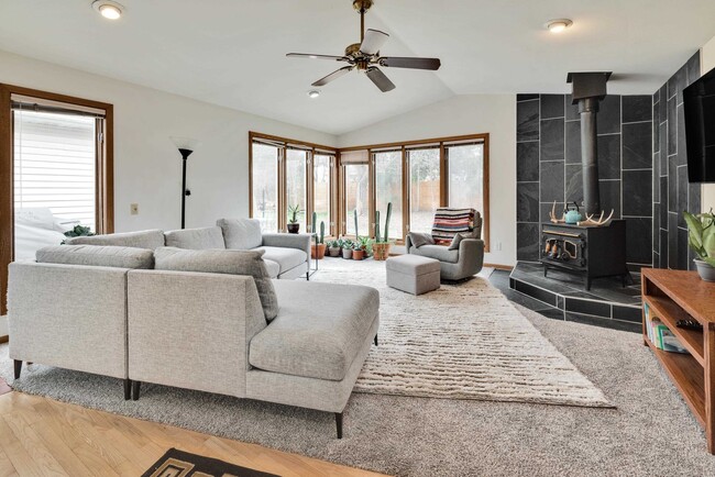 Building Photo - 522 Togstad Glenn