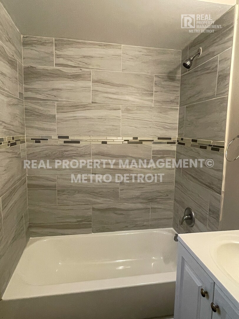 Building Photo - 15349 Prest St