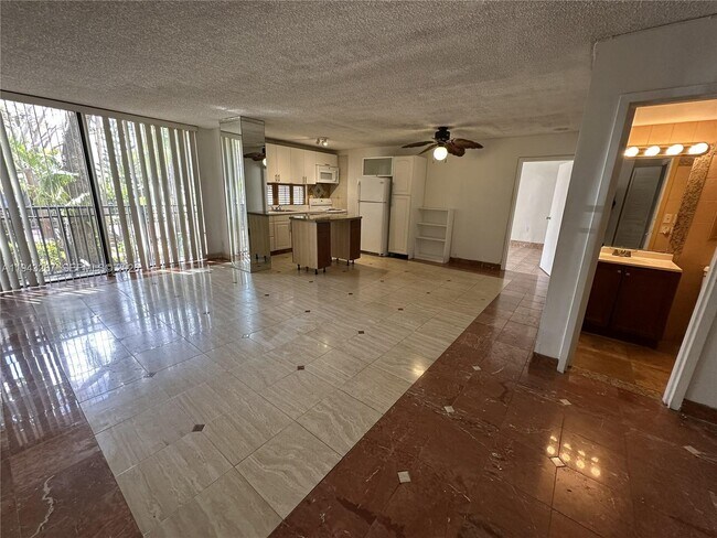 Building Photo - 17021 N Bay Rd