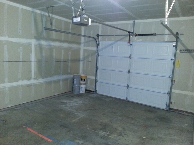 Building Photo - 16406 Heath Dr