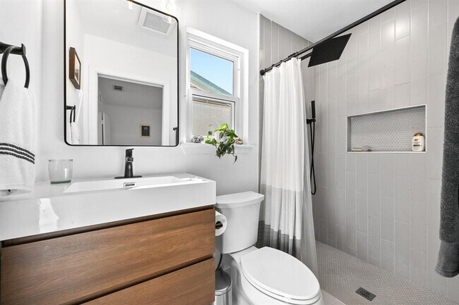 Building Photo - 805 Huntingdon Pl