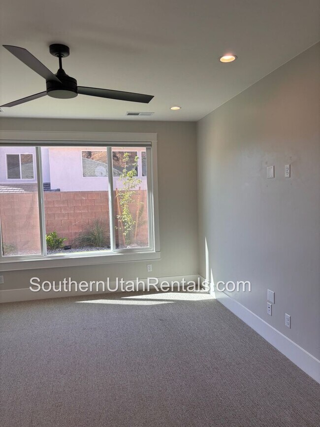Building Photo - Beautiful 4 bed | 3 Bath | 3 Car Garage of...