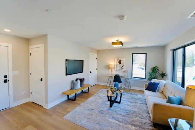 Building Photo - 178 Pointe Dr