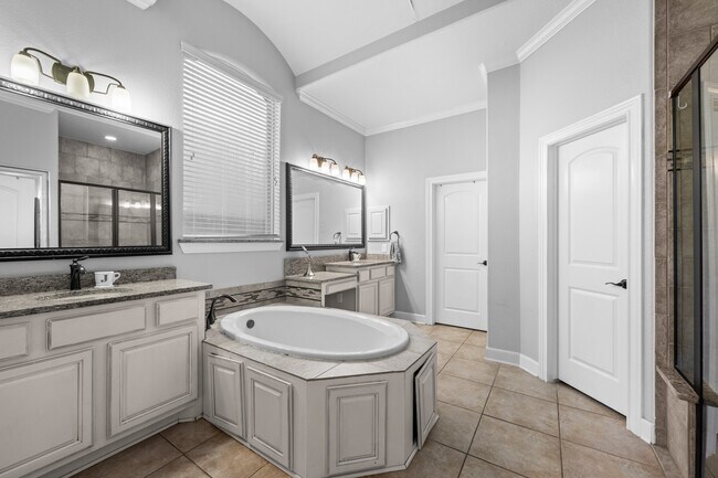 Building Photo - 27 Fury Ranch Pl