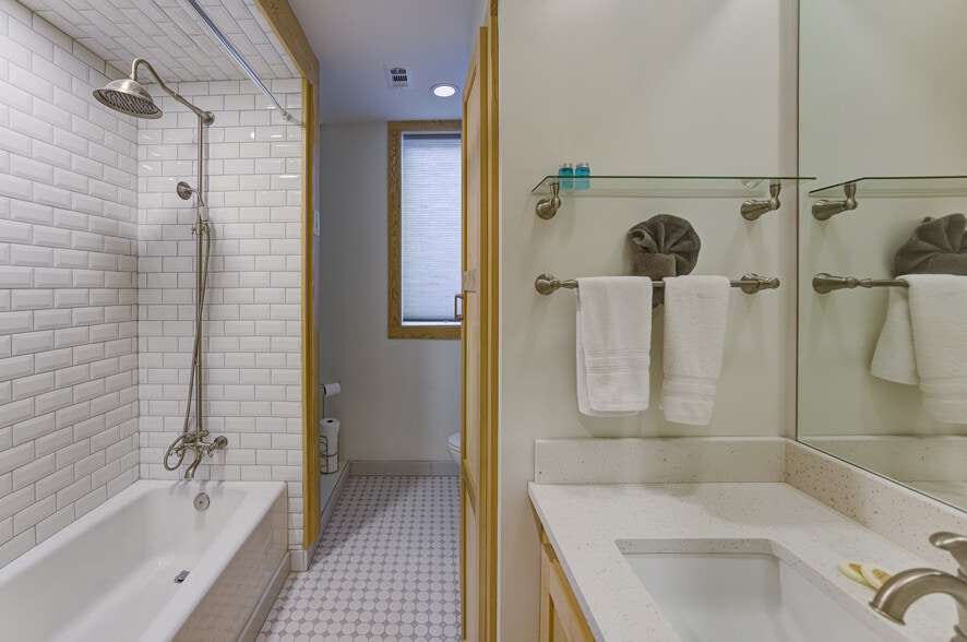 Shower - 1220 Adams St