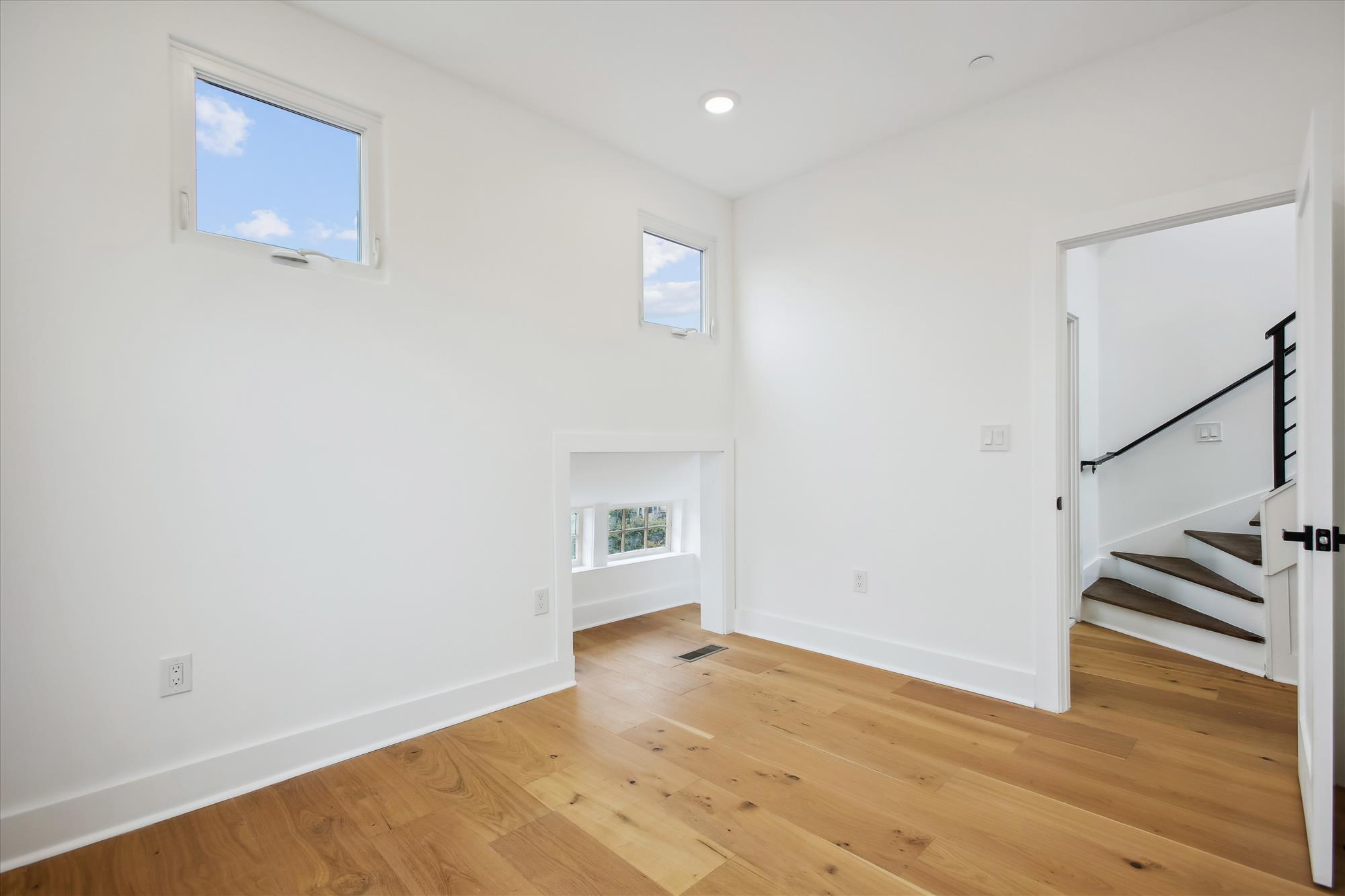 Top Level Corner Bedroom - 232 S St NE