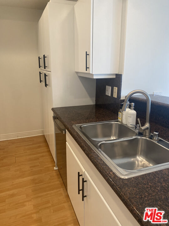 Building Photo - 1862 S Bentley Ave