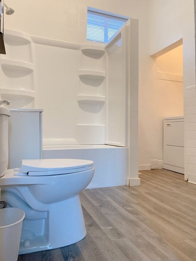 Building Photo - 3 bed 1 bath