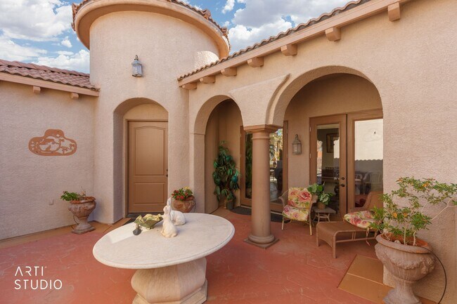 Building Photo - Beautiful home located in the gated commun...