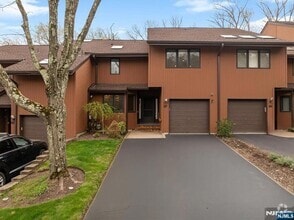 Building Photo - 87 Sullivan Dr