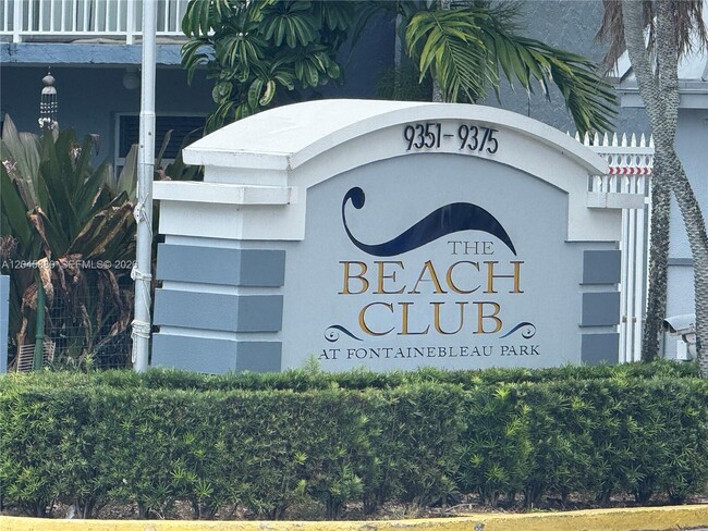 Building Photo - 9371 Fontainebleau Blvd