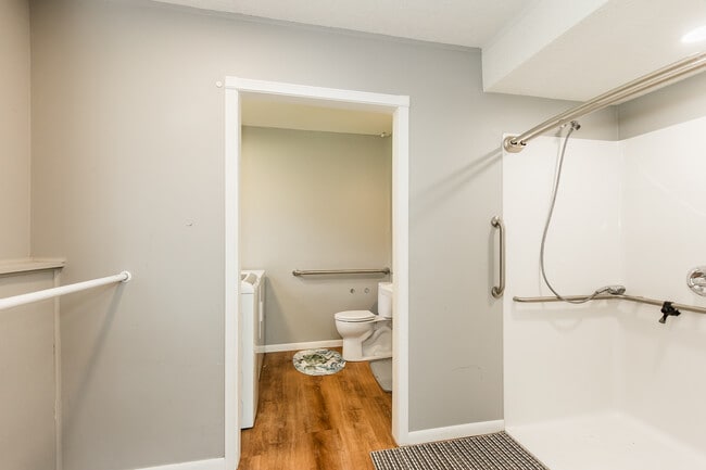 Building Photo - 3409 Cedar Ln