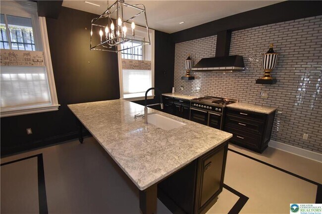 Building Photo - 100 N 4th St