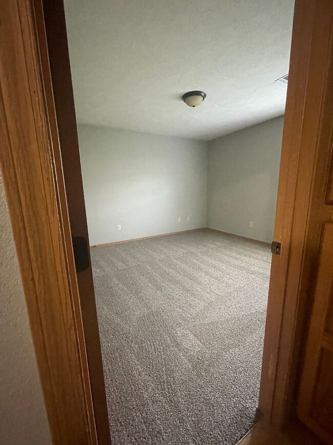 Building Photo - 705-707 E Watermill Cir