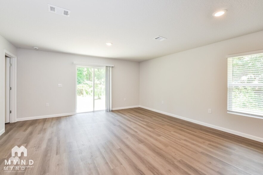 Building Photo - 19 Birchview Pl