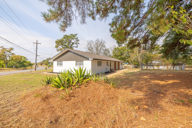 Building Photo - 707 Norwood Ln