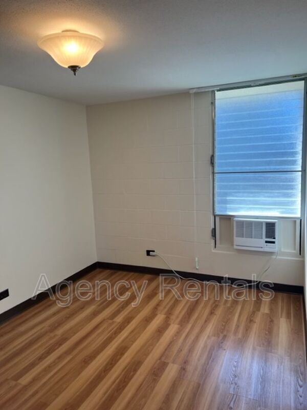 Building Photo - 1519 Nehoa St