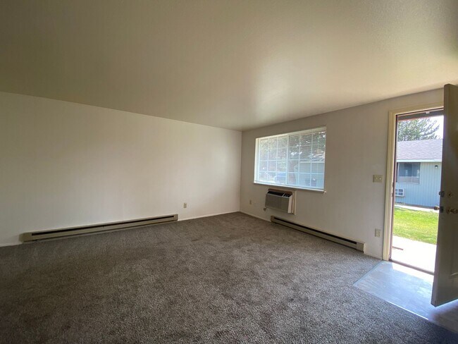 Building Photo - r1316