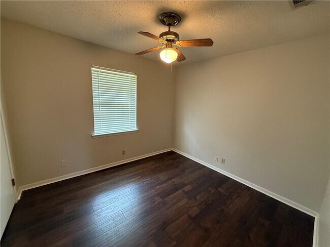 Building Photo - 5528 Cortez Dr