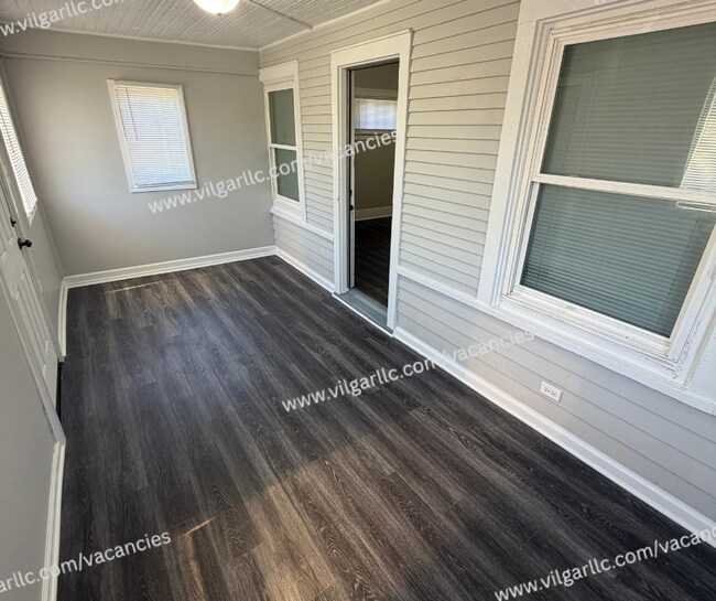 Building Photo - Newly Renovated 3 - Bedrooms • 1-Bathroom Home