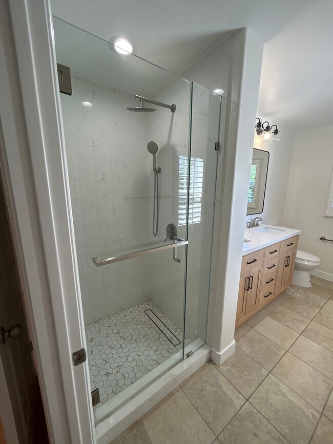 Building Photo - New! 3BD/2.5BA Two-Story Condo in Qual Hill Irvine! *MOVE-IN SPECIAL*