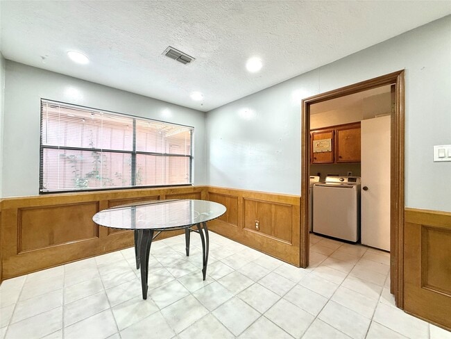 Building Photo - 9002 Sabastian Dr