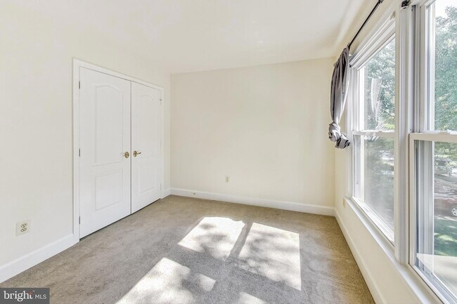 Building Photo - 6104 Cool Spring Terrace S