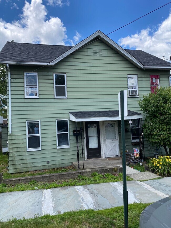 Building Photo - 938-940 Beech St