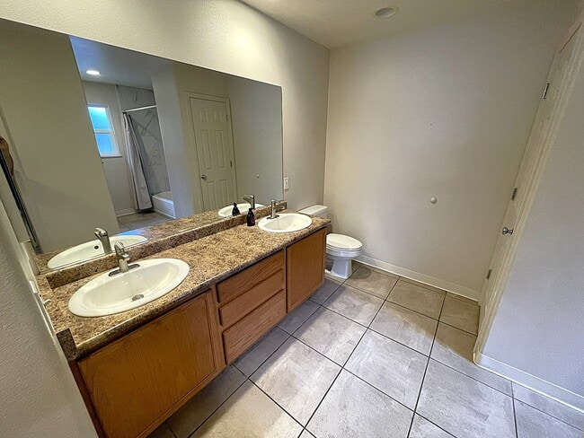 Building Photo - Beautiful 3-Bedroom, 2-Bath Single-Level H...