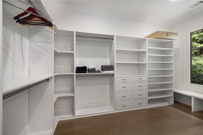 Building Photo - 306 Pinecrest Rd NE