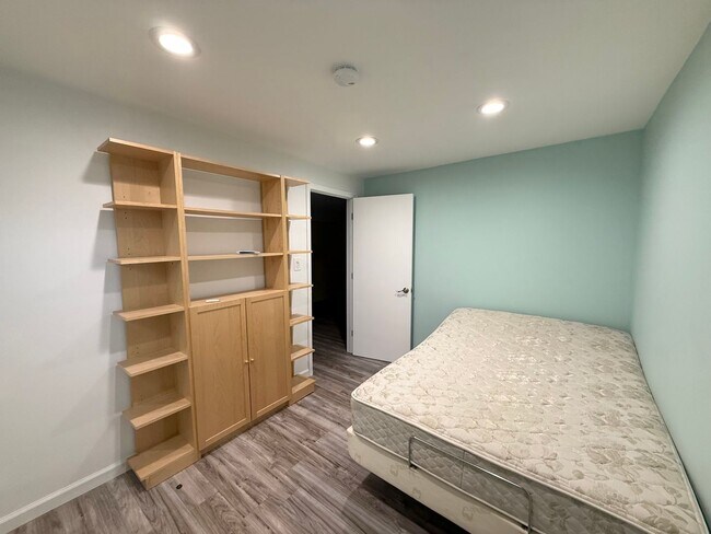 Building Photo - 326 Riverside Ave