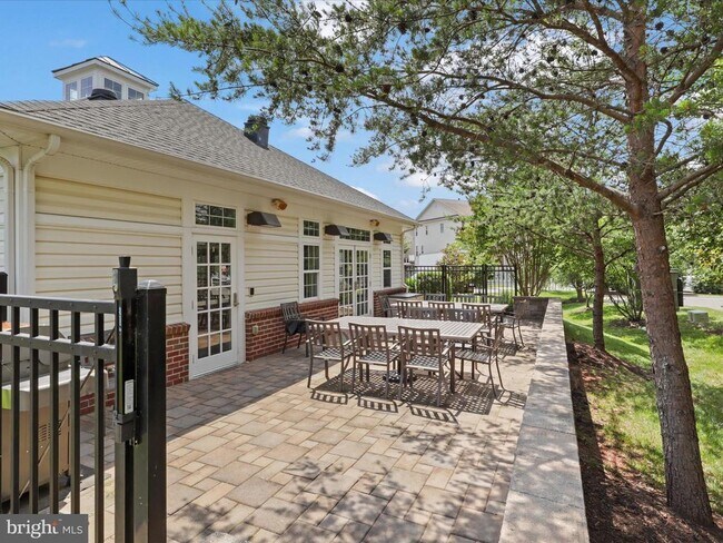 Building Photo - 9200 Charleston Dr