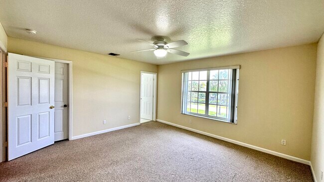 Building Photo - 13880 York Ct