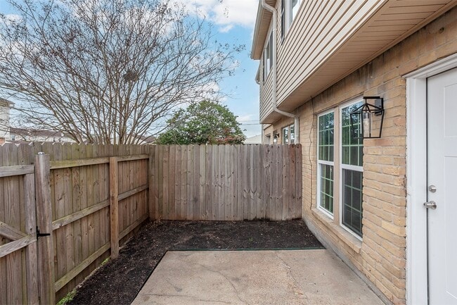 Building Photo - 972 Park Meadow Dr