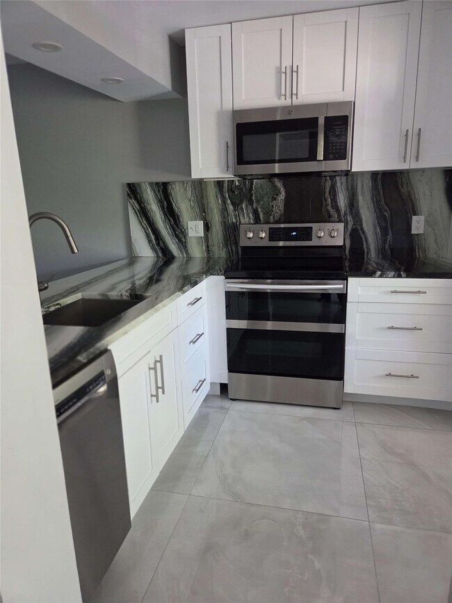 Building Photo - 2706 Nassau Bend