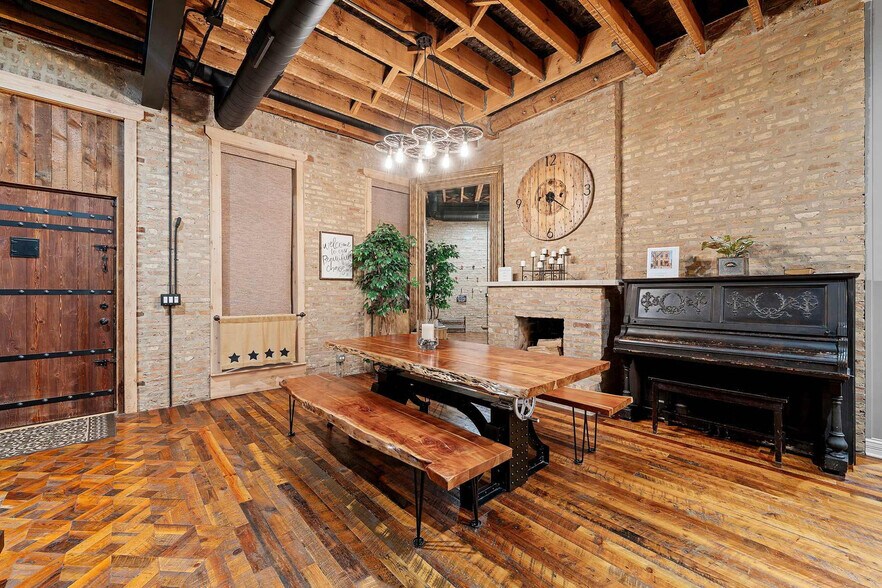 Building Photo - 2130 W Washington Blvd