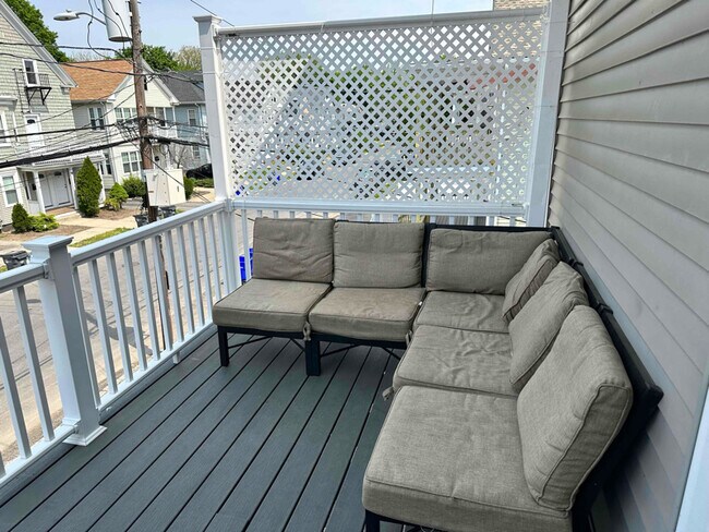 Building Photo - 17 Radcliffe Ave