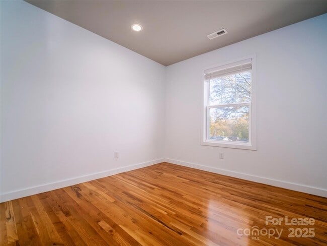 Building Photo - 301 McAllister St