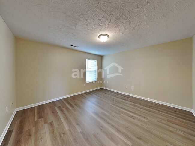 Building Photo - 5 S Ridge Dr