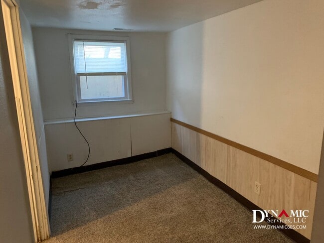 Building Photo - 2409 S Norton Ave