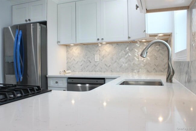 Building Photo - 451 Warburton Ave